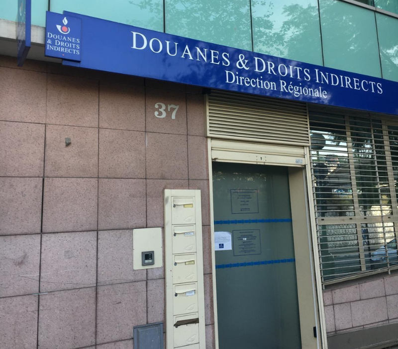 Debarras-administratif-et-logistique-dans-les-bureaux-douaniers-a-Nice
