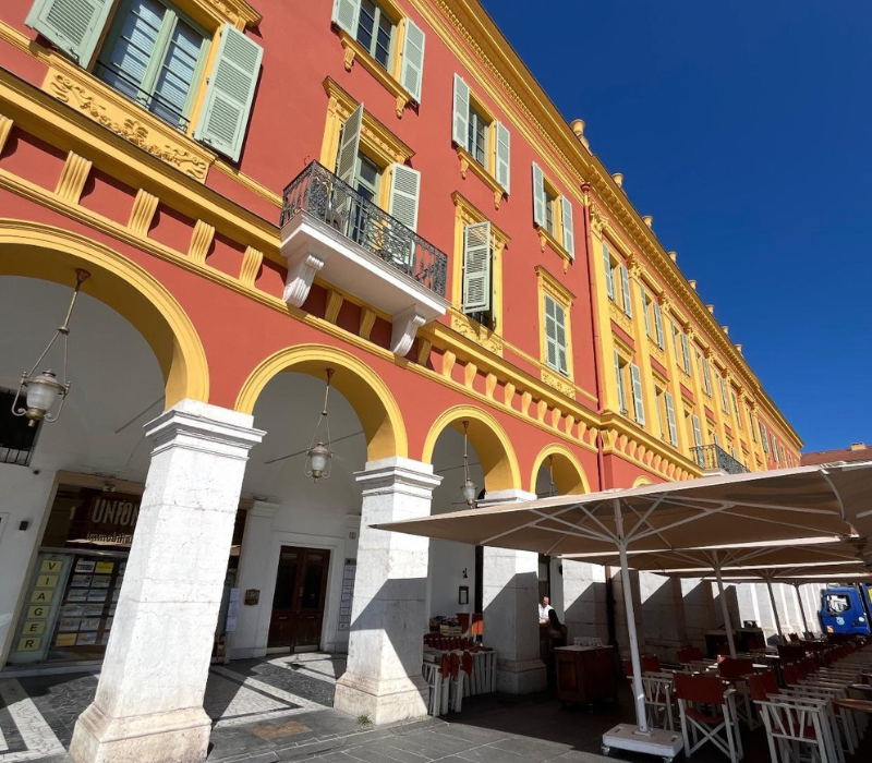 intervention du débarras chez Nice Radio a la place Masséna par Pro Débarras 06